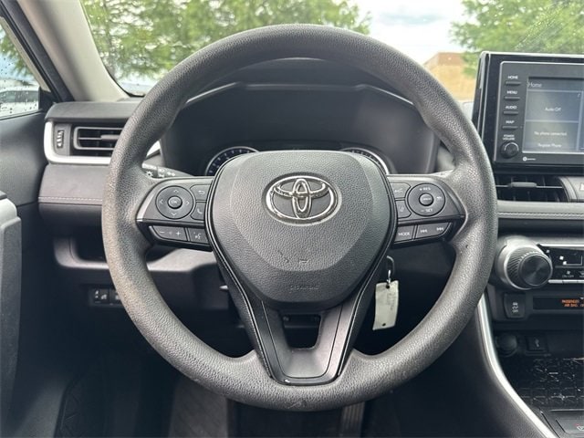 2020 Toyota RAV4 LE 18
