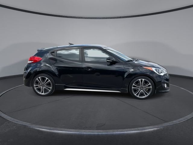 Thumbnail: 2017 Hyundai Veloster - 9