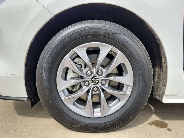 Thumbnail: 2021 Toyota Sienna - 13