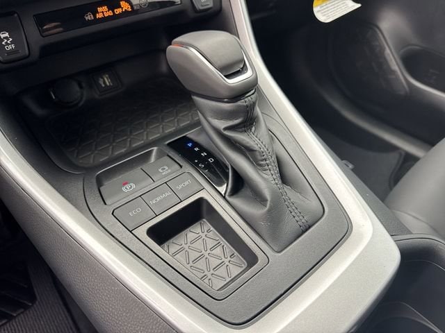 Thumbnail: 2025 Toyota RAV4 - 24