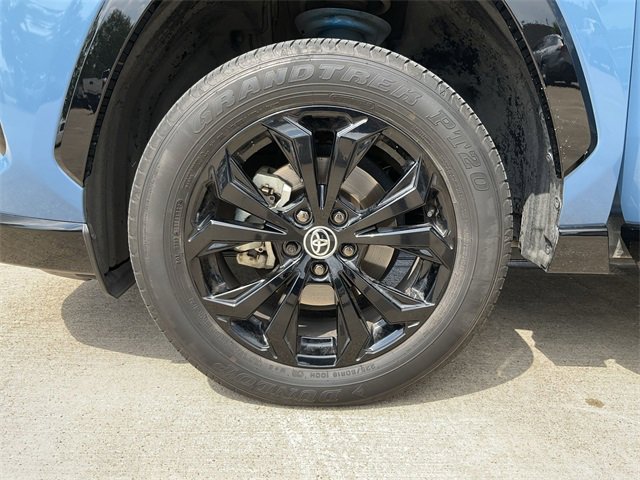 Thumbnail: 2022 Toyota RAV4 - 12