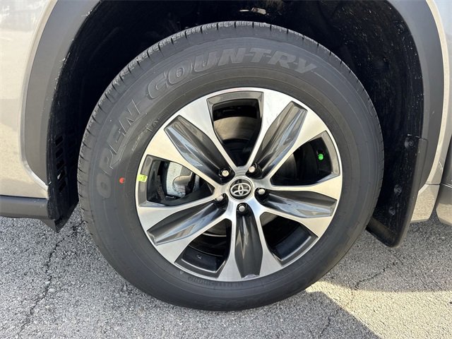 Thumbnail: 2026 Toyota Highlander - 11