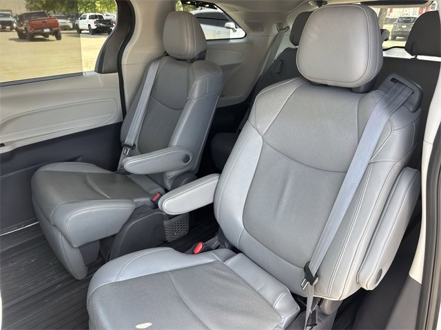 Thumbnail: 2021 Toyota Sienna - 17