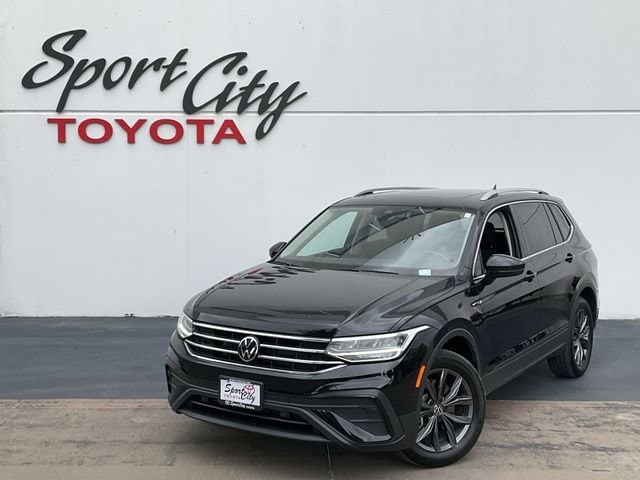 Thumbnail: 2022 Volkswagen Tiguan - 1
