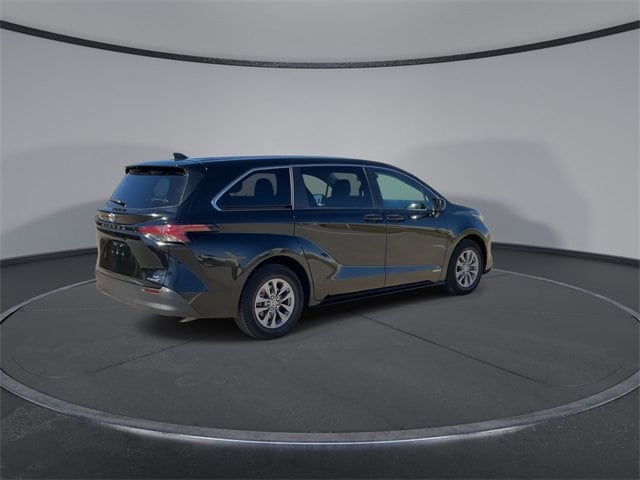 Thumbnail: 2021 Toyota Sienna - 8