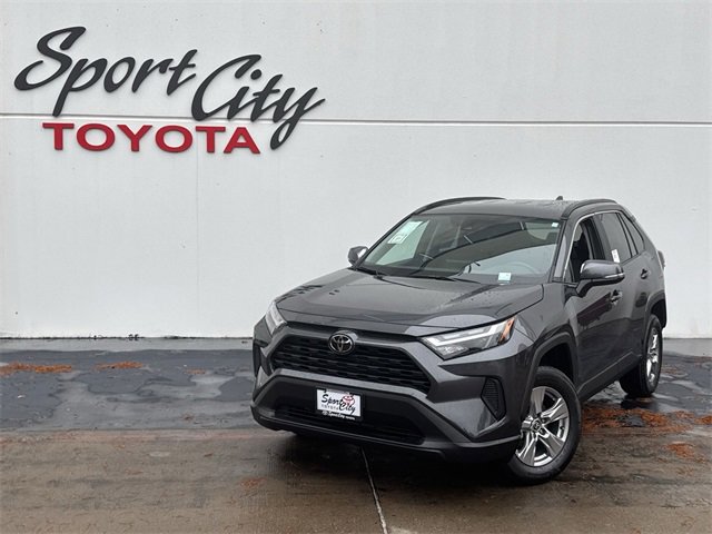 2025 Toyota RAV4 XLE's photo