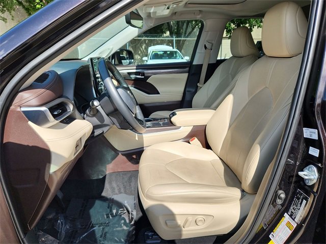 2021 Toyota Highlander Limited 14
