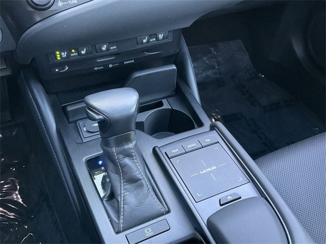 Thumbnail: 2020 Lexus ES - 24