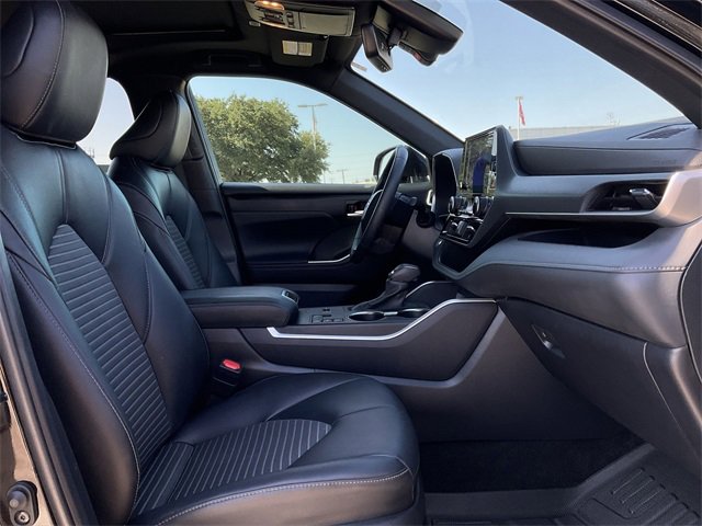 Thumbnail: 2024 Toyota Highlander - 19