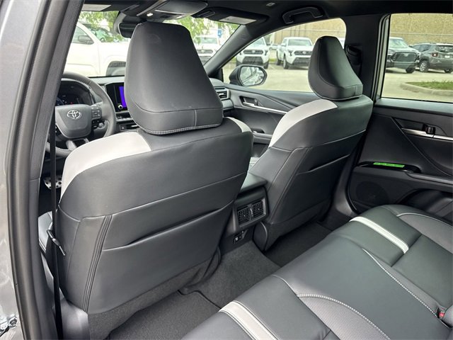 2025 Toyota Camry SE 13