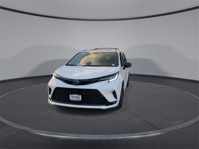 2025 Toyota Sienna XSE photo 2