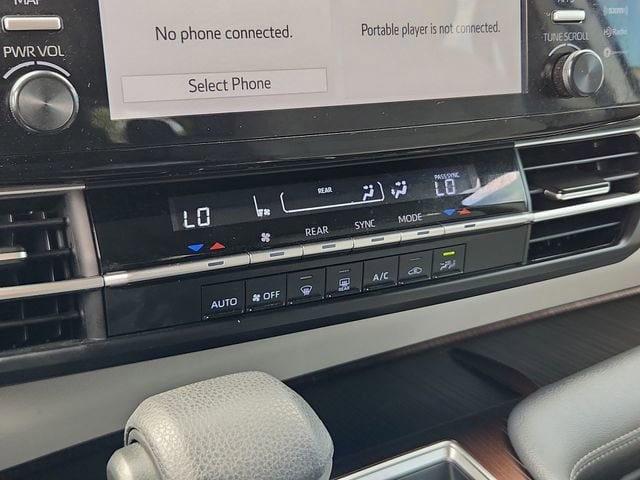 Thumbnail: 2021 Toyota Sienna - 24