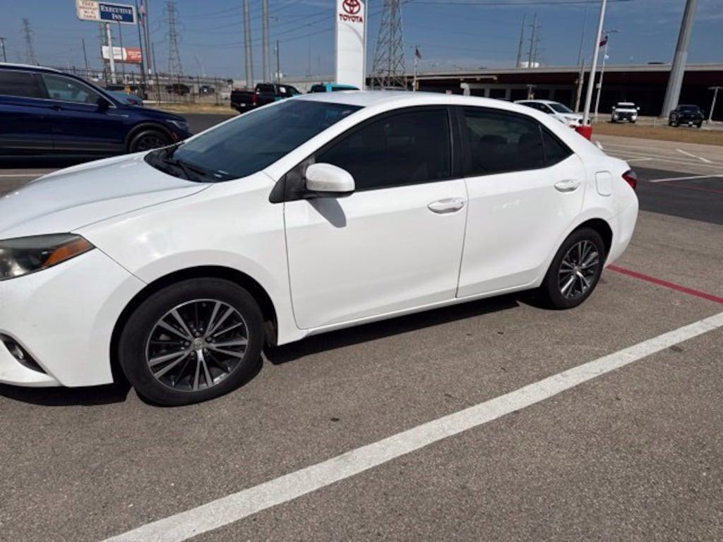 Used 2016 Toyota Corolla LE Sedan