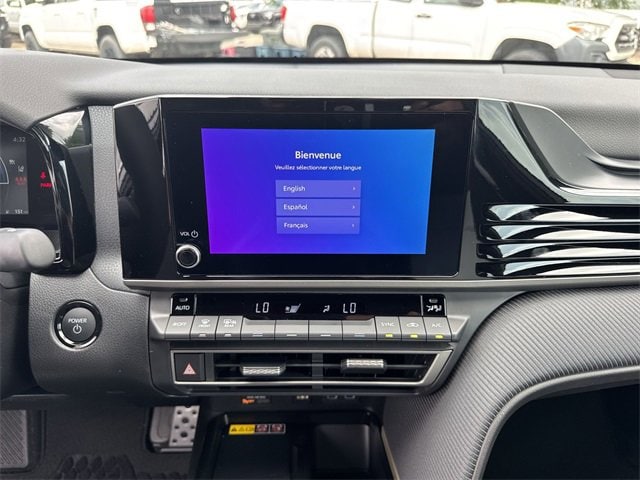 2025 Toyota Camry SE 19