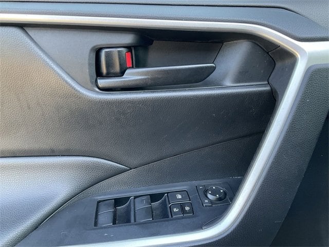 Thumbnail: 2021 Toyota RAV4 - 14