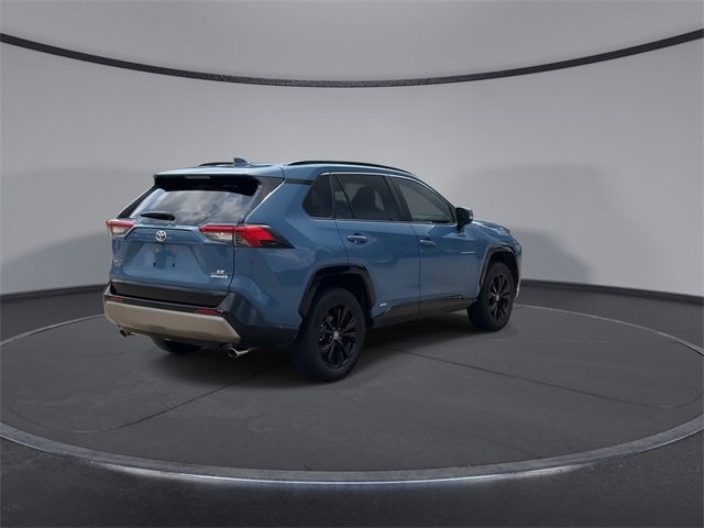 Thumbnail: 2022 Toyota RAV4 - 8