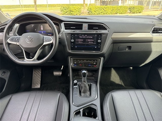 Thumbnail: 2024 Volkswagen Tiguan - 17