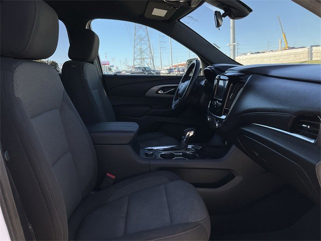 Thumbnail: 2023 Chevrolet Traverse - 18