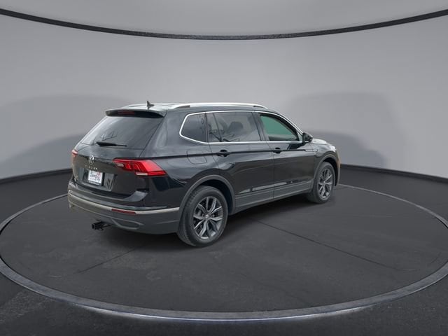 Thumbnail: 2022 Volkswagen Tiguan - 8