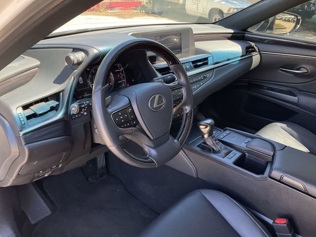 Thumbnail: 2020 Lexus ES - 10