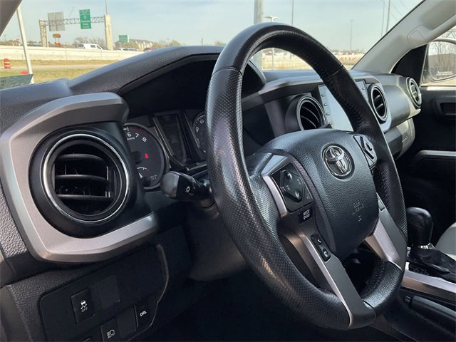 Thumbnail: 2020 Toyota Tacoma - 10