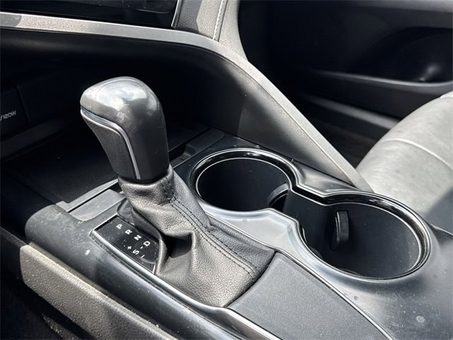 2020 Toyota Camry SE 22
