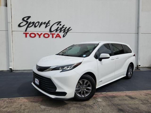 Thumbnail: 2021 Toyota Sienna - 1
