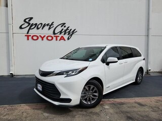 2021 Toyota Sienna LE 8 Passenger Van