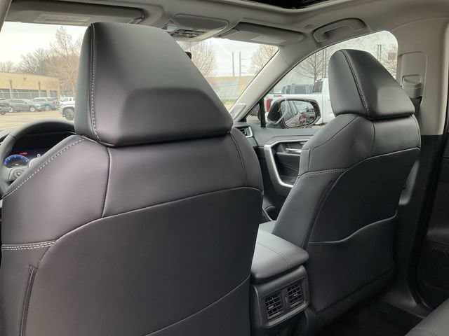 Thumbnail: 2025 Toyota RAV4 - 16