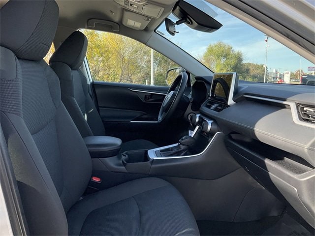 Thumbnail: 2024 Toyota RAV4 - 17