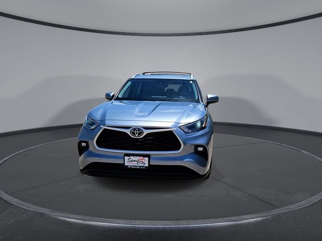 Thumbnail: 2022 Toyota Highlander - 2