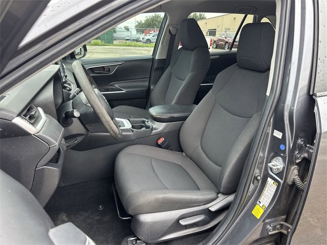 2020 Toyota RAV4 LE 12