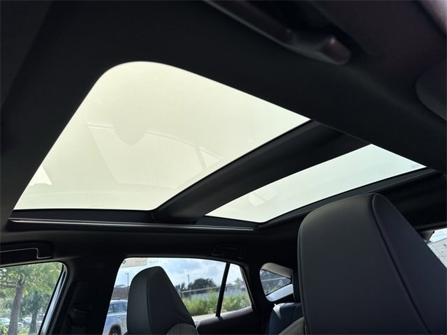 Thumbnail: 2021 Toyota Venza - 14