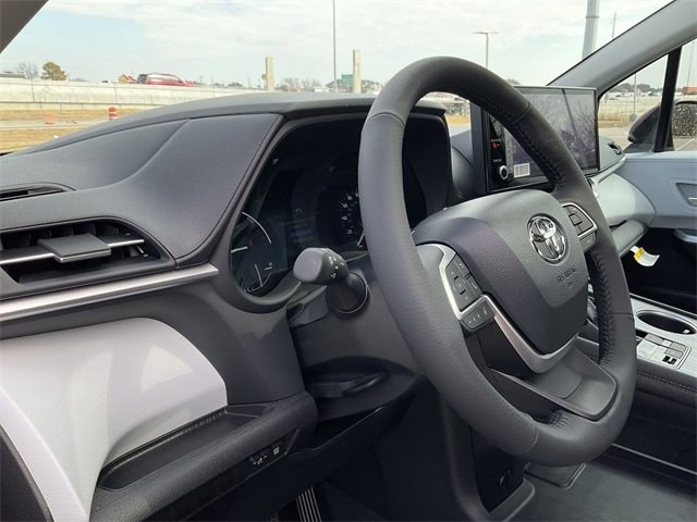 Thumbnail: 2026 Toyota Sienna - 10