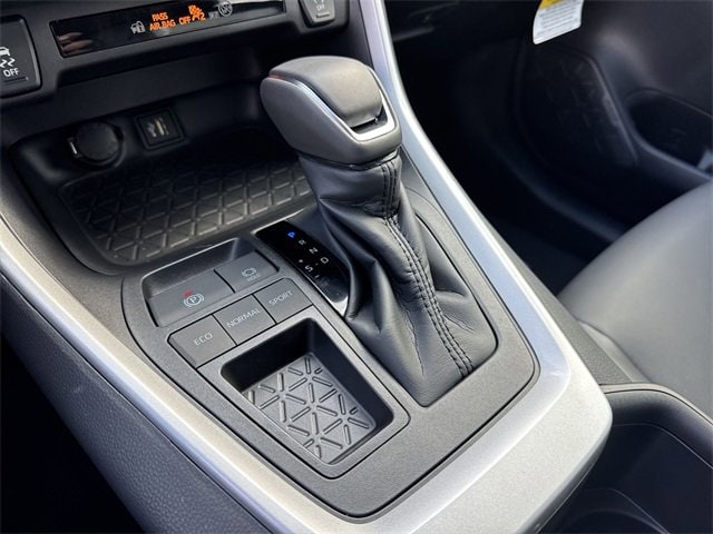 Thumbnail: 2025 Toyota RAV4 - 24