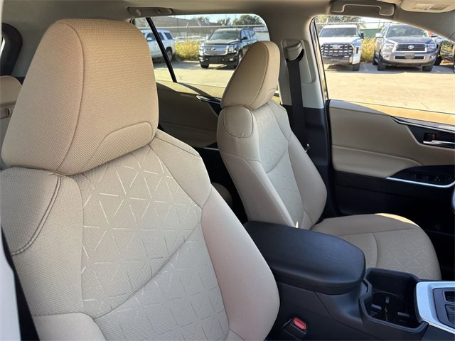 Thumbnail: 2025 Toyota RAV4 - 17