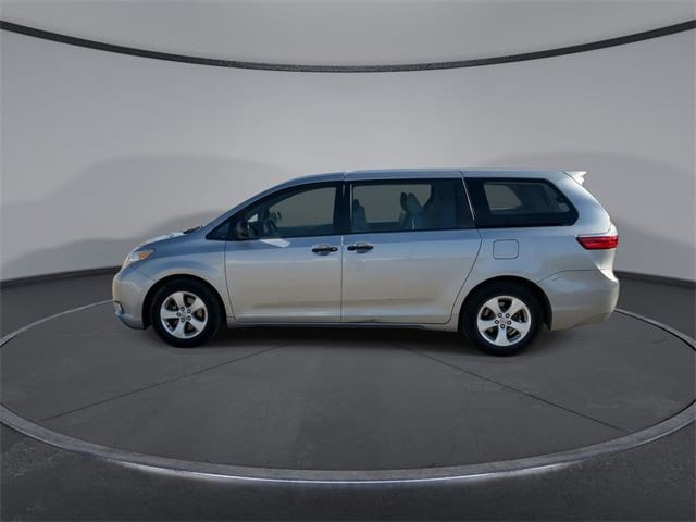 Thumbnail: 2015 Toyota Sienna - 5