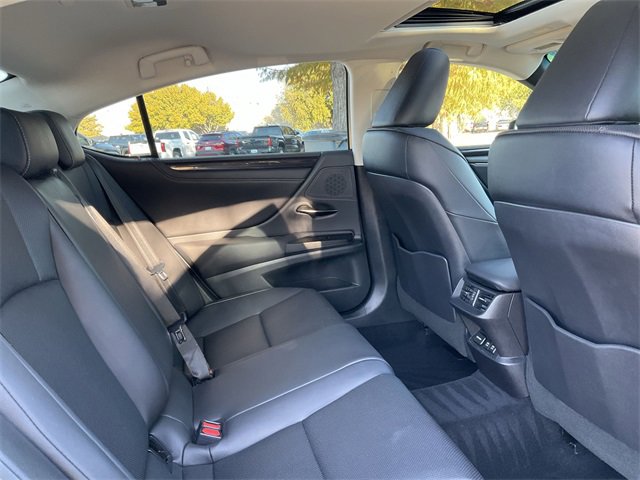 Thumbnail: 2020 Lexus ES - 16