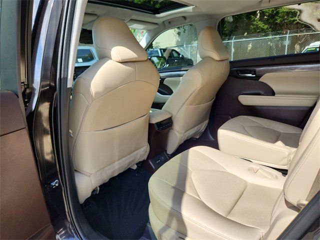 2021 Toyota Highlander Limited 17