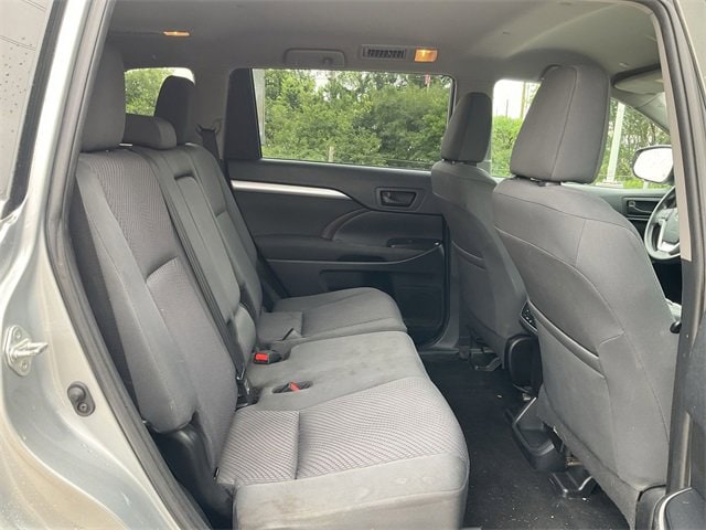 2019 Toyota Highlander LE 15