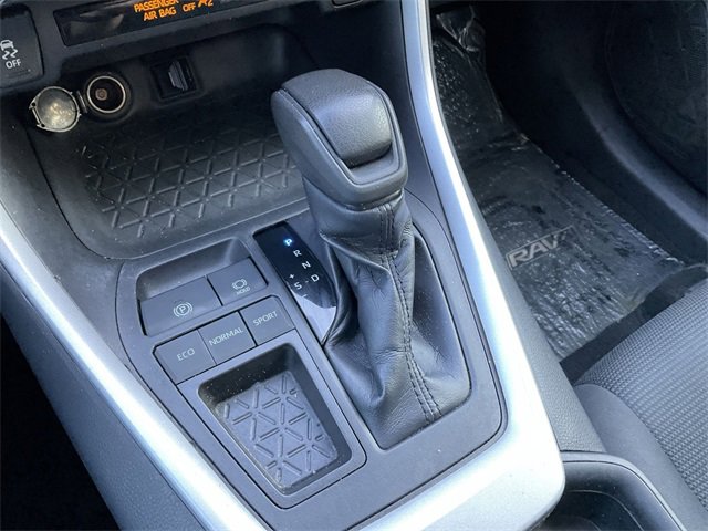 Thumbnail: 2021 Toyota RAV4 - 23