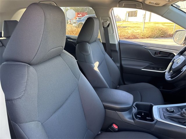 Thumbnail: 2025 Toyota RAV4 - 16