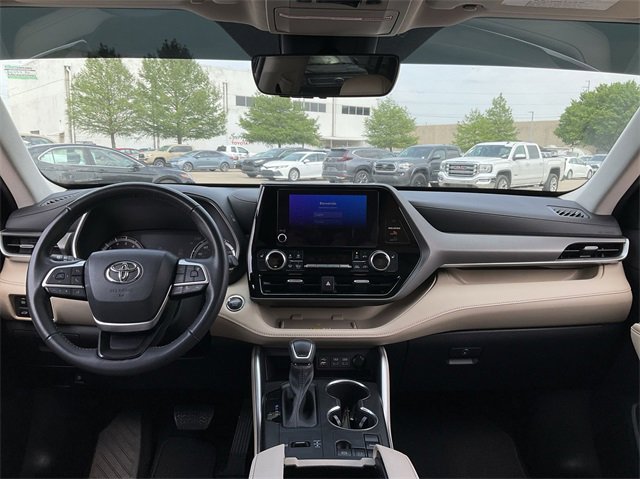 Thumbnail: 2023 Toyota Highlander - 19