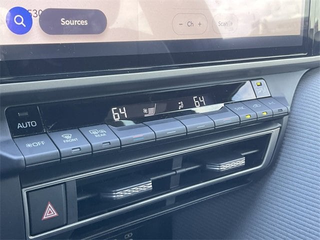 2025 Toyota Camry SE 21