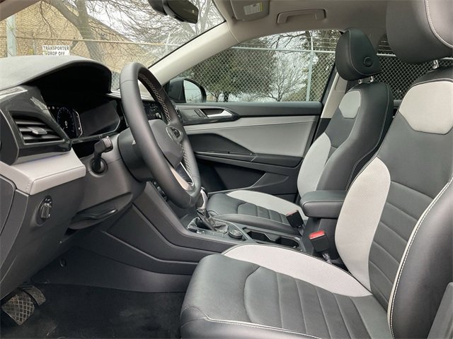 Thumbnail: 2022 Volkswagen Taos - 13