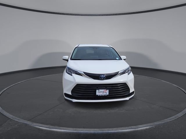 Thumbnail: 2021 Toyota Sienna - 3