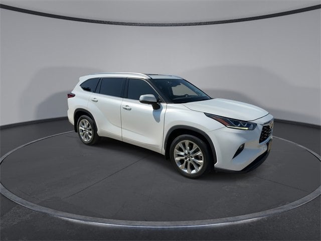 Thumbnail: 2022 Toyota Highlander - 2