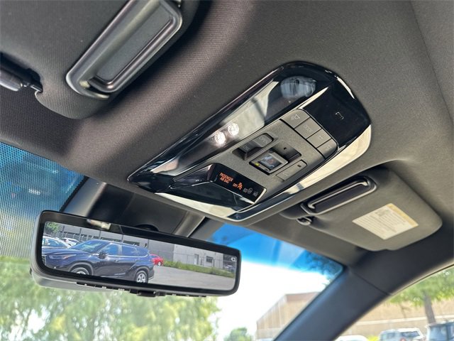 Thumbnail: 2021 Toyota Venza - 26