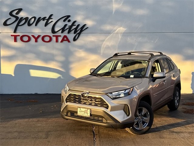 2025 Toyota RAV4 XLE's photo