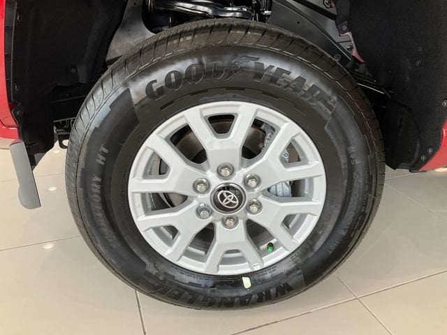 2026 Toyota Tacoma SR - Photo 13